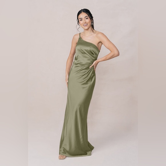 Revelry Dresses & Skirts - Revelry Jade Satin Dress in Moss One-Shoulder Side Ruched Evening Gown size 4